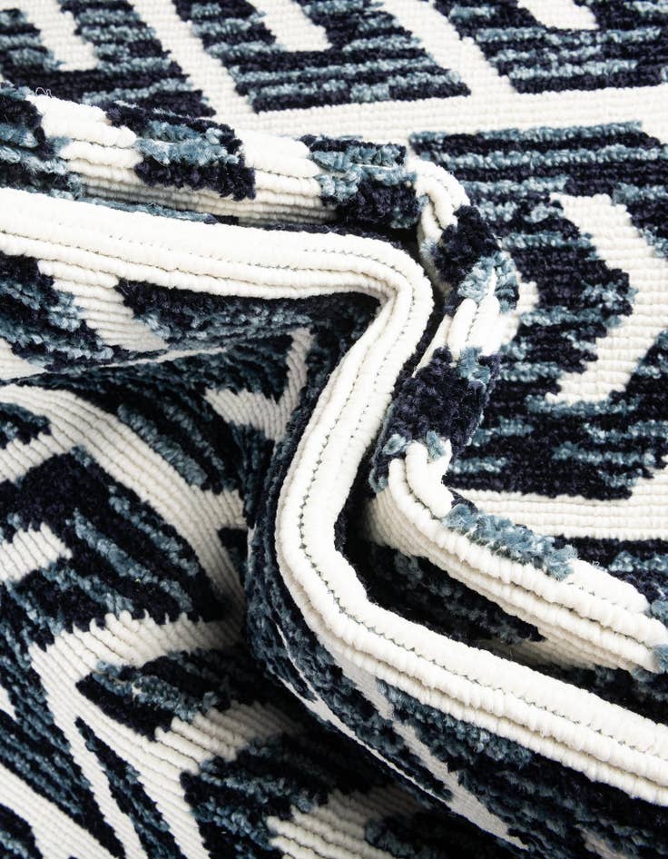 Detail image of 2' x 6' Easy-Clean Sabrina Soto Aston Indoor / Outdoor Runner Rug