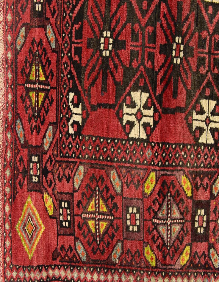 Detail image of 4' 10 x 9' 10 Hand Knotted Shiraz Persian Wool Runner Rug