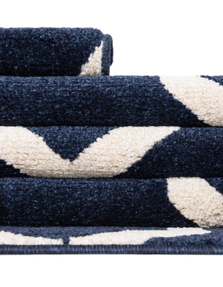 Detail image of 2' 7 x 10' Trellis Runner Rug