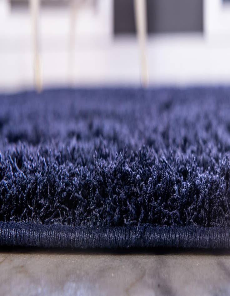 Detail image of 2' x 6' 9 Trellis Shag Runner Rug