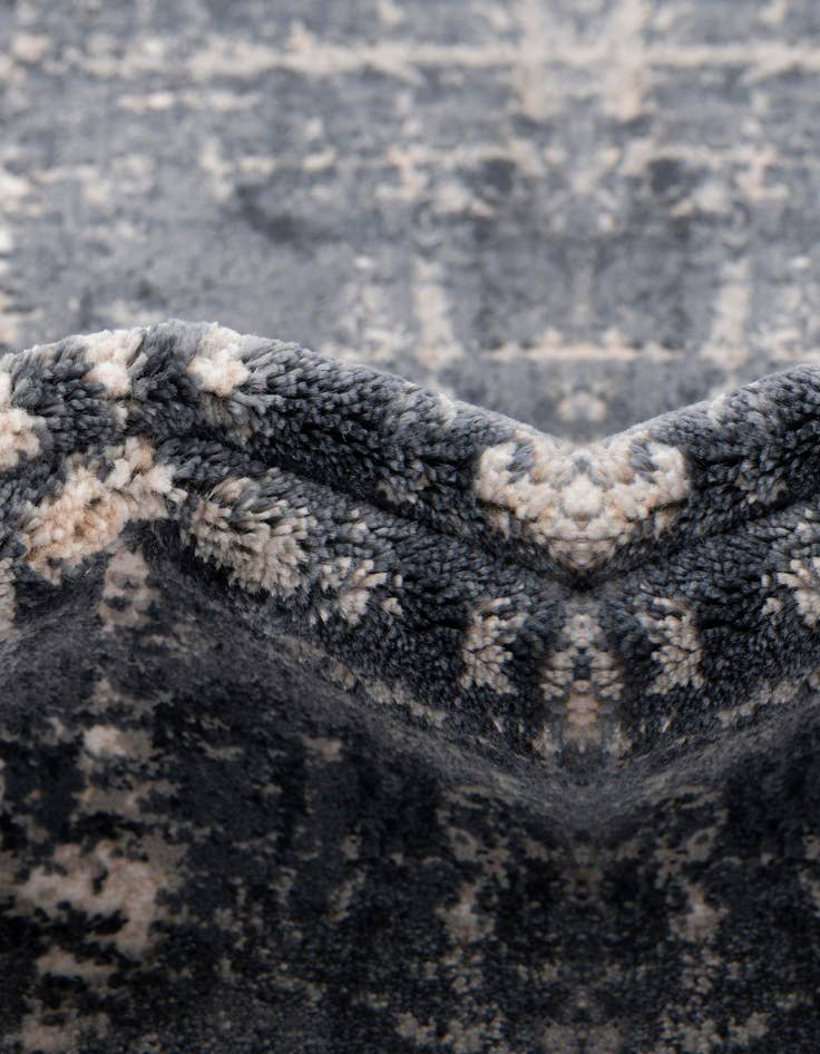 Detail image of Jill Zarin 2' 7 x 8' Uptown Lexington Avenue Runner Rug