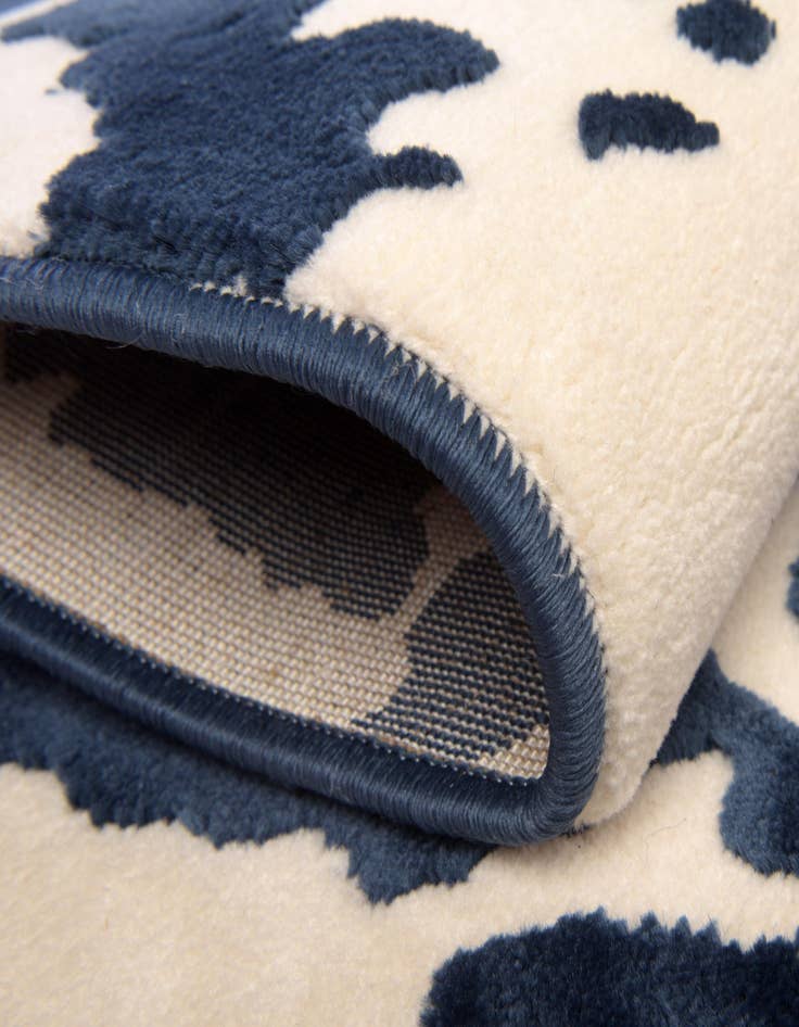 Detail image of 2' x 8' 8 Vince Camuto Runner Rug