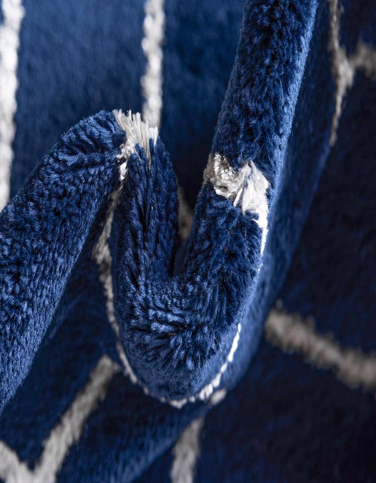 Detail image of 3' x 5' 3  Marilyn Monroe™ Glam Trellis Rug