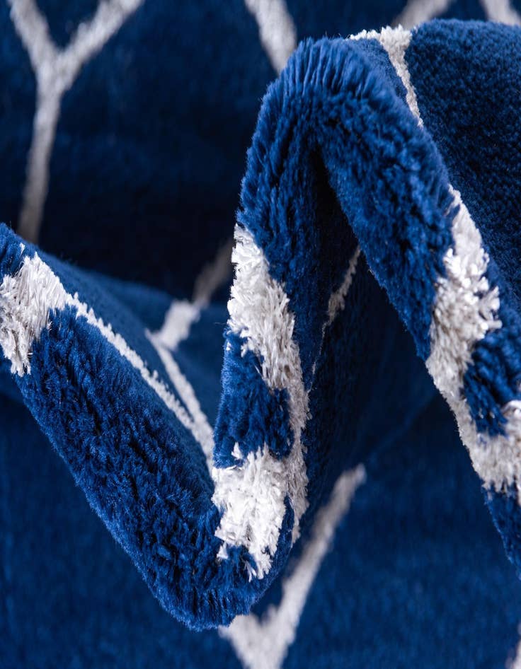 Detail image of 2' 7 x 12'  Marilyn Monroe&trade; Glam Trellis Runner Rug