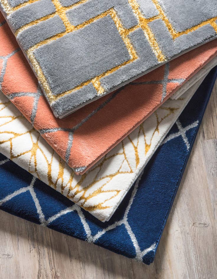 Detail image of 2' 7 x 12'  Marilyn Monroe&trade; Glam Trellis Runner Rug