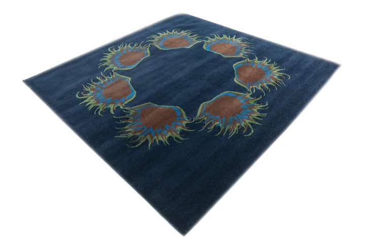 7' 6 x 7' 7 Agra Square Rug