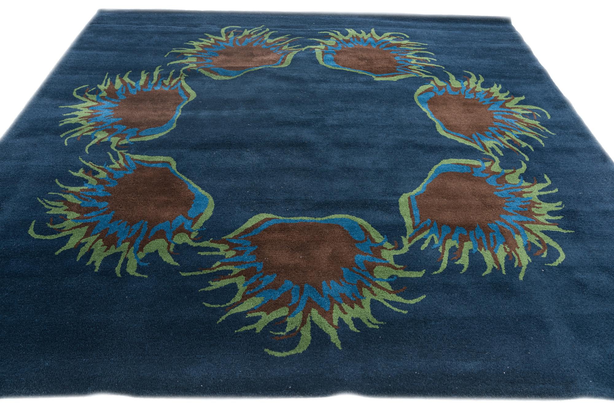 7' 6 x 7' 7 Agra Square Rug