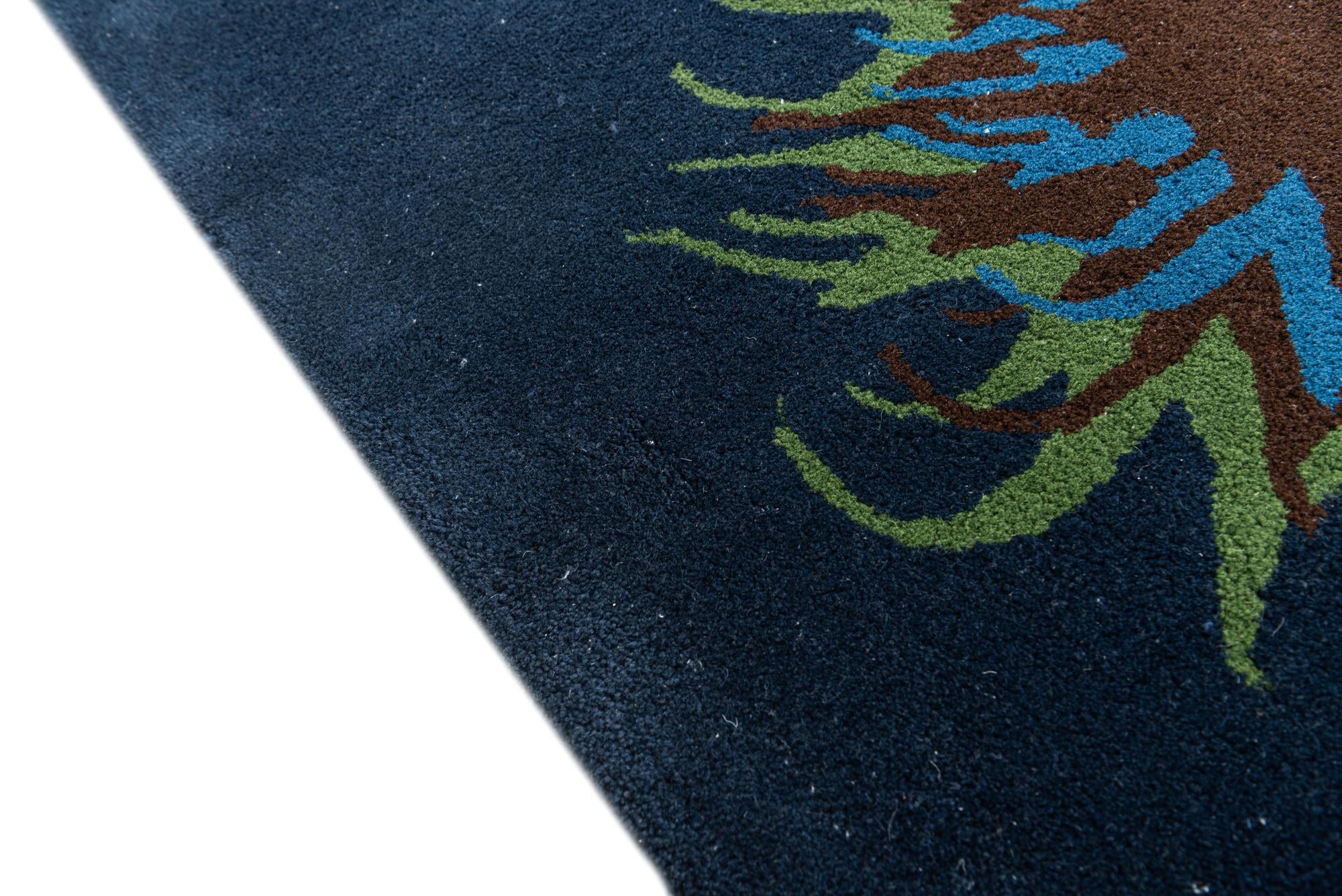 7' 6 x 7' 7 Agra Square Rug