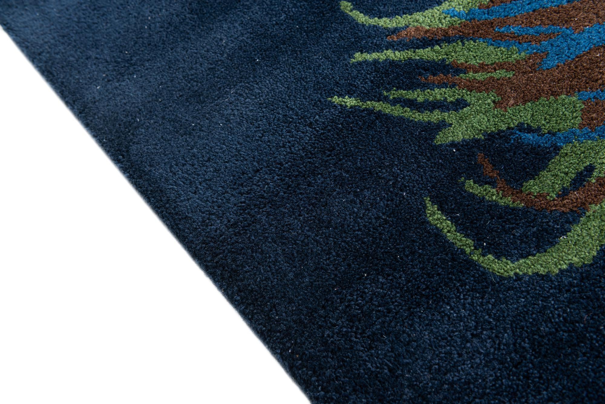 7' 6 x 7' 7 Agra Square Rug