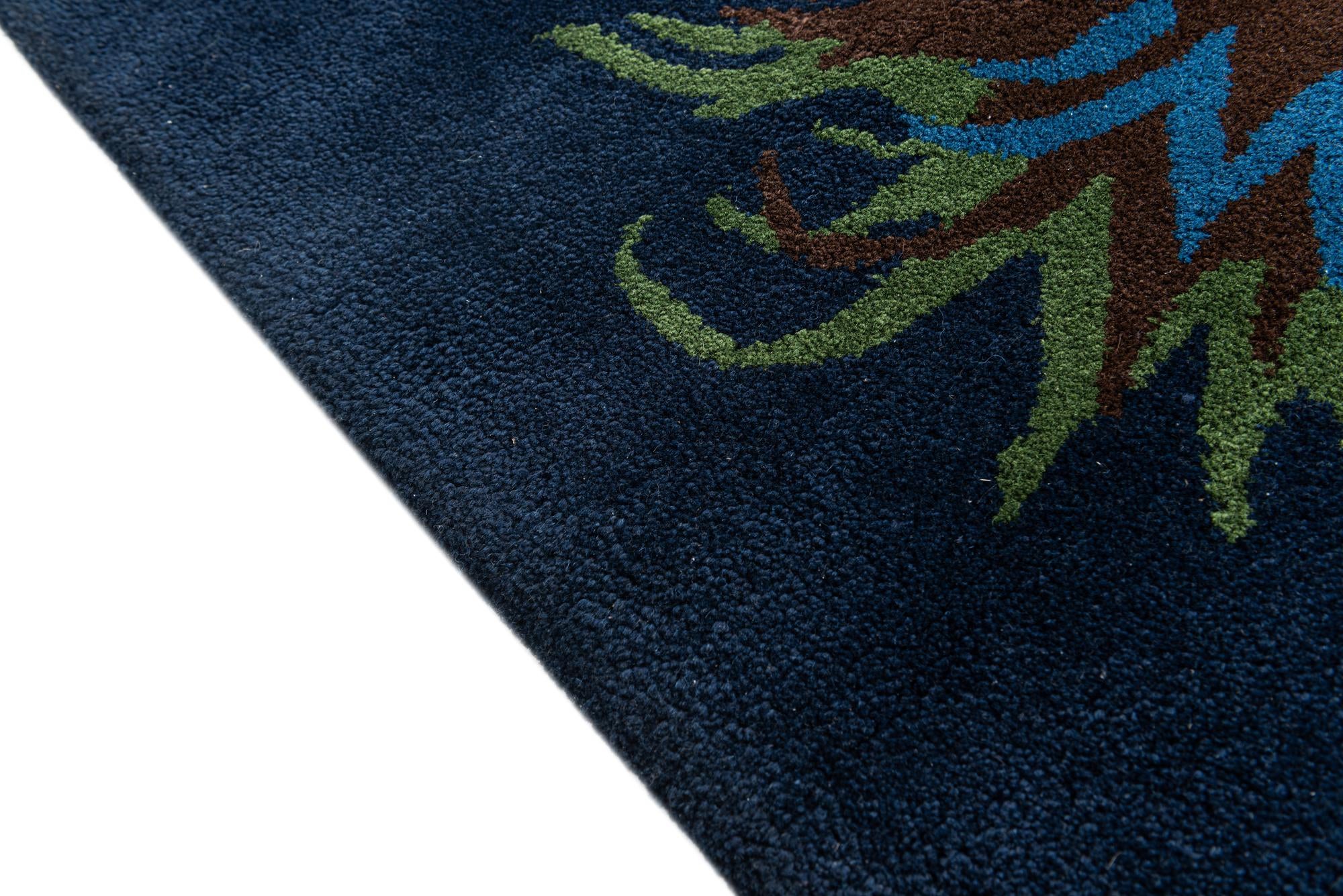 7' 6 x 7' 7 Agra Square Rug