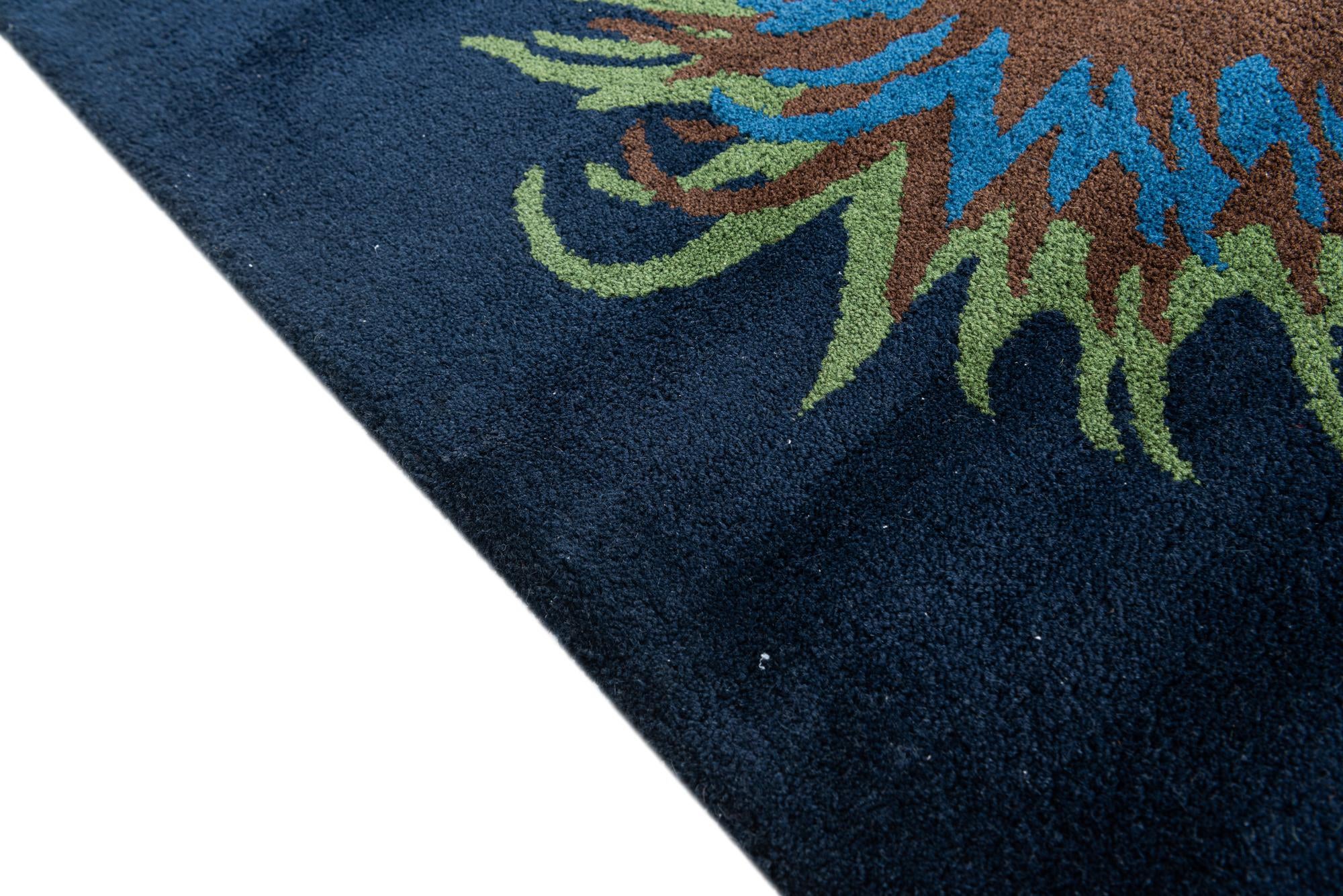 7' 6 x 7' 7 Agra Square Rug