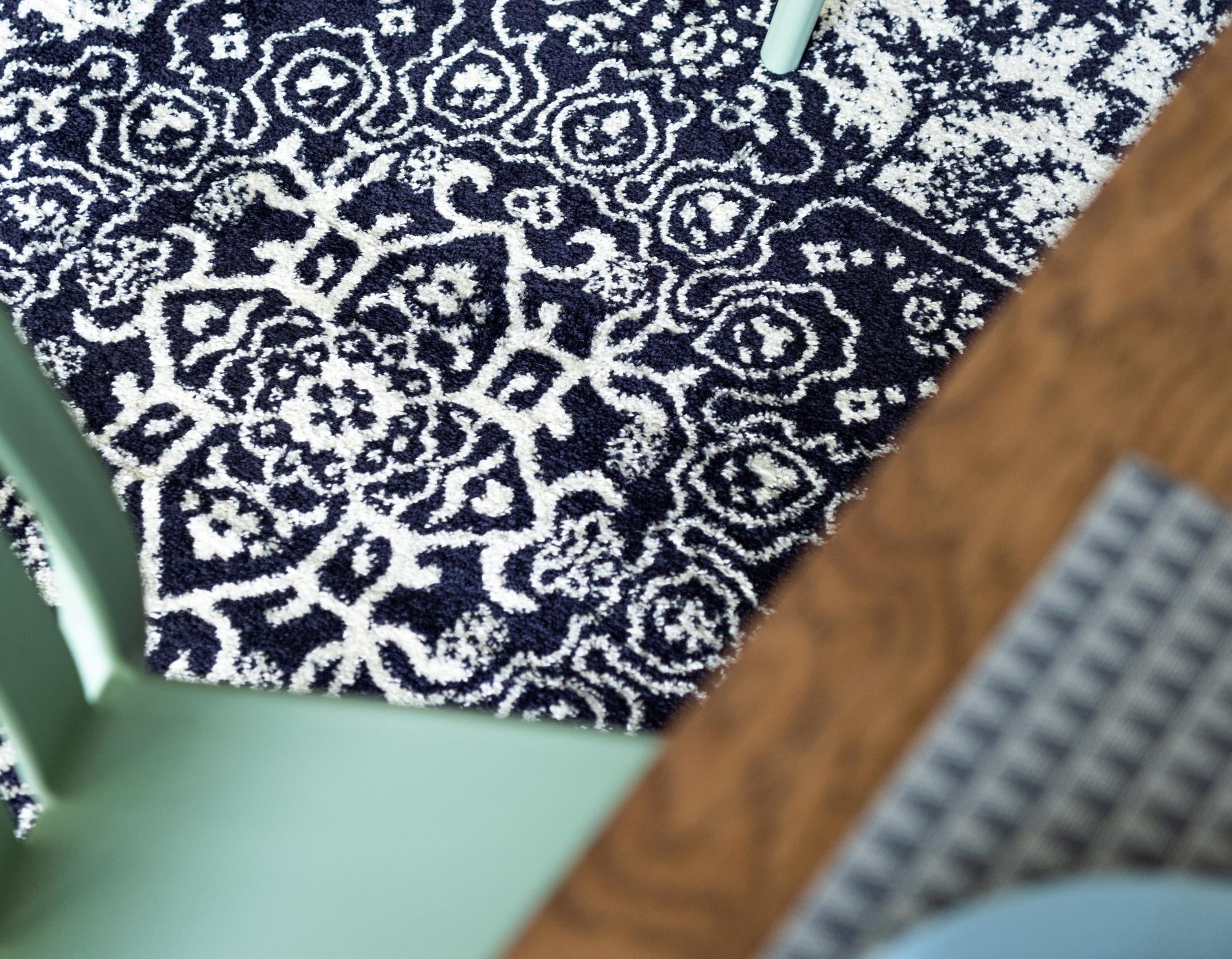 7' 10 x 7' 10 Arlington Square Rug