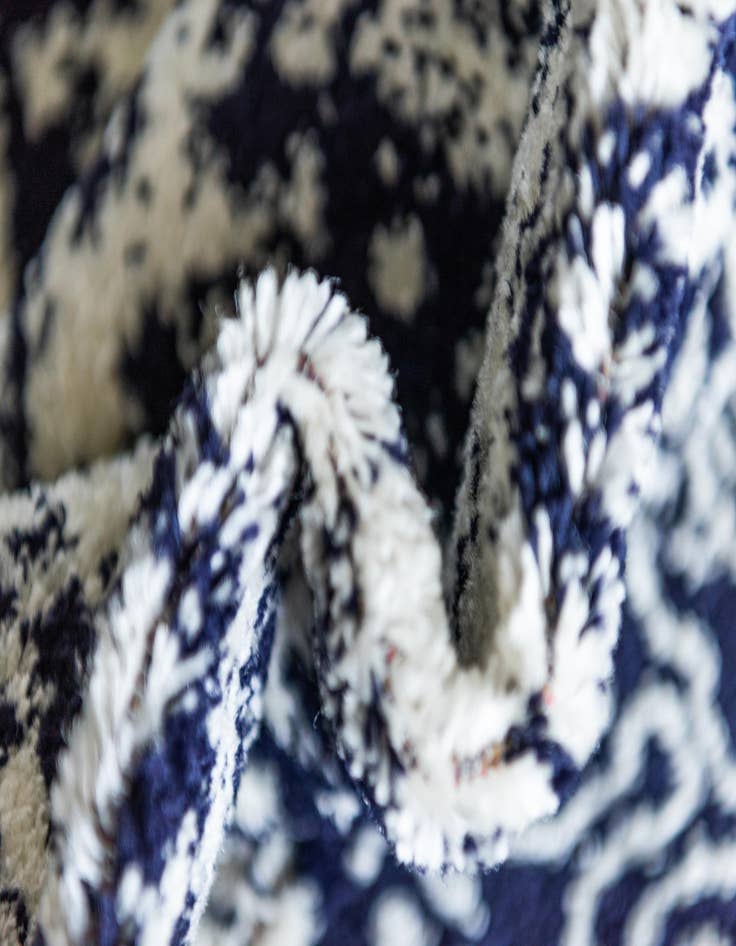 Detail image of 7' 10 x 7' 10 Arlington Square Rug