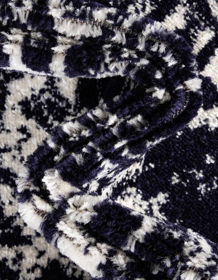 Detail image of 7' 10 x 7' 10 Arlington Square Rug