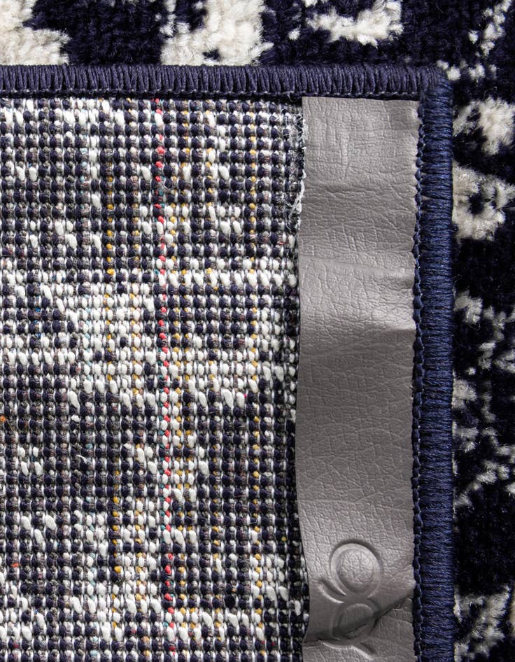 Detail image of 7' 10 x 7' 10 Arlington Square Rug