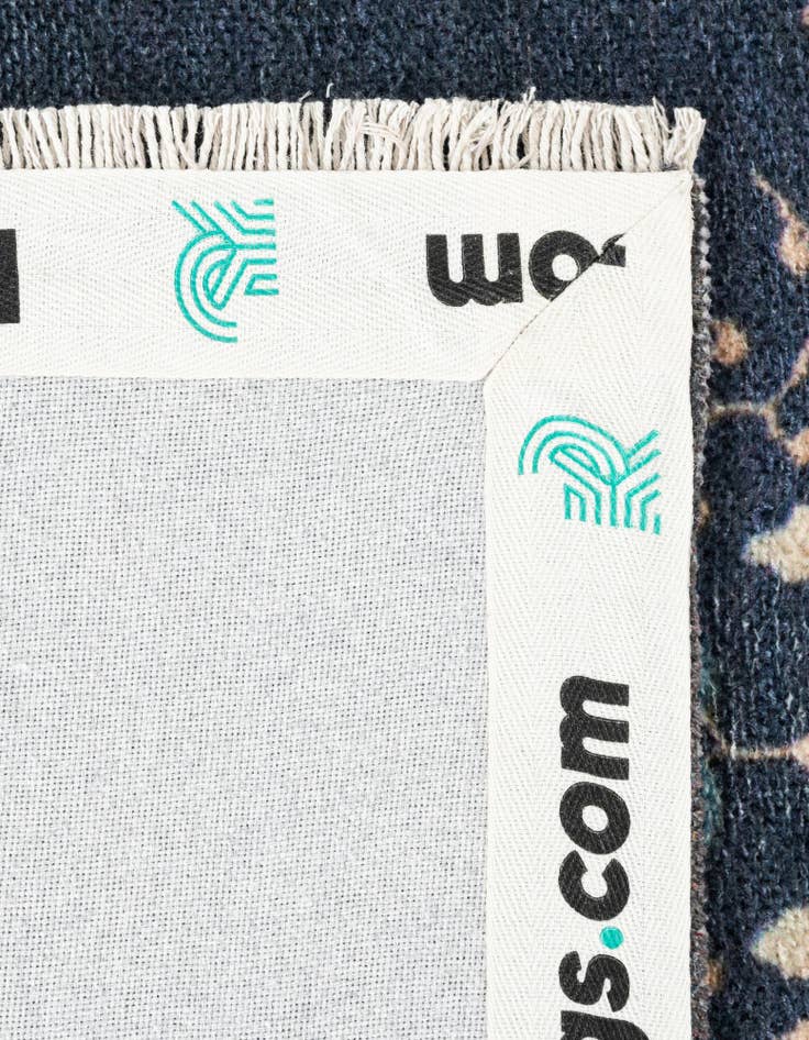 Detail image of 7' 9 x 7' 9 Boutique Square Rug