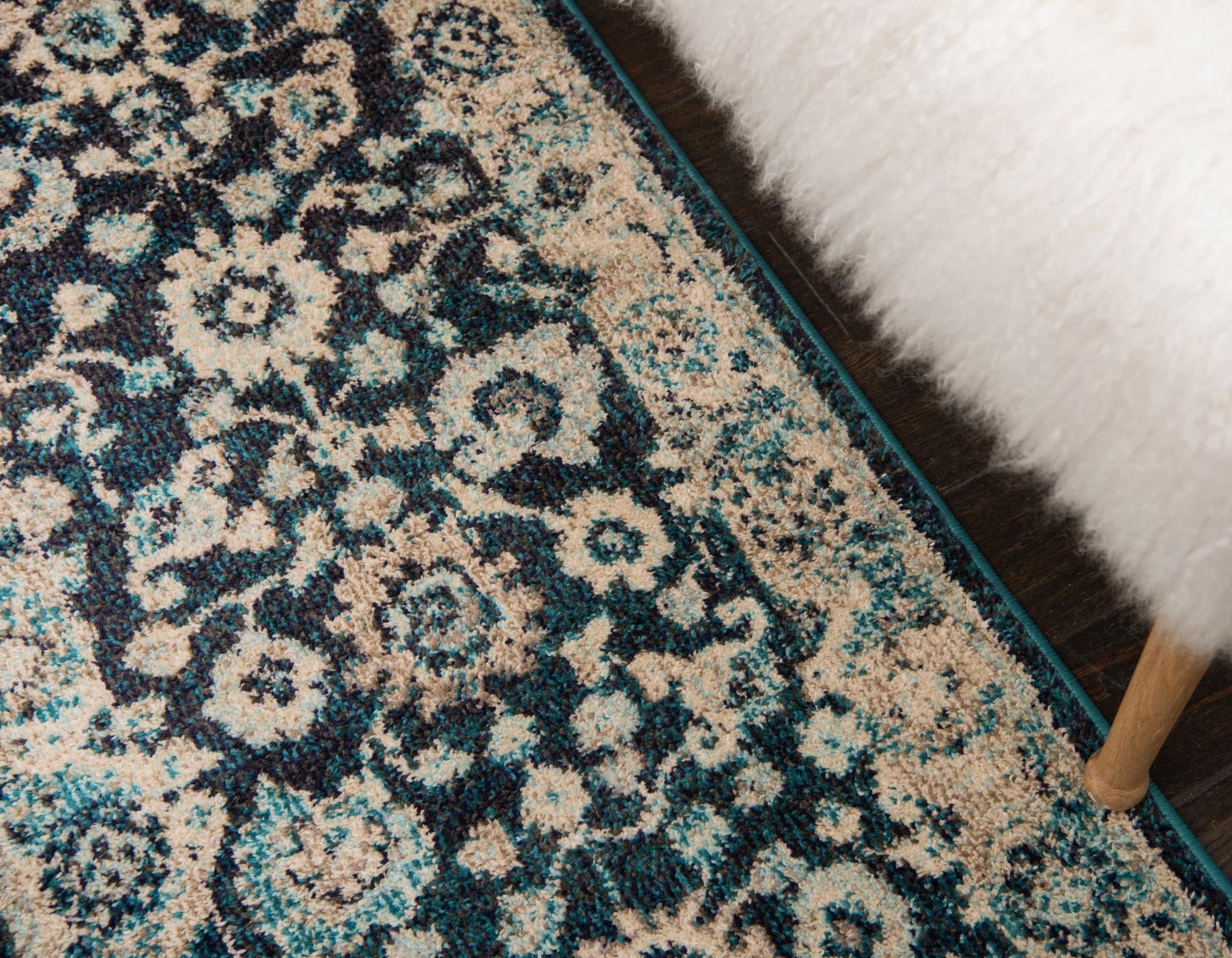 7' 10 x 7' 10 Carrington Square Rug