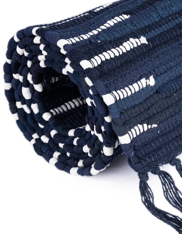 Detail image of 7' 1 x 7' 1  Hand Woven Chindi Cotton Square Rug