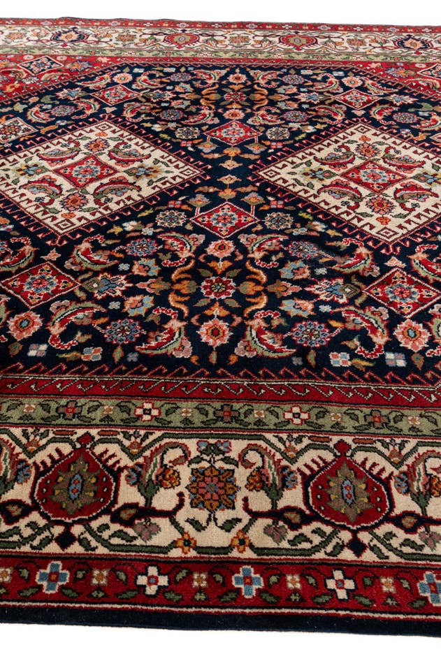 Detail image of 7' 5 x 8' 8 Hand Knotted Farahan Oriental Wool Square Rug