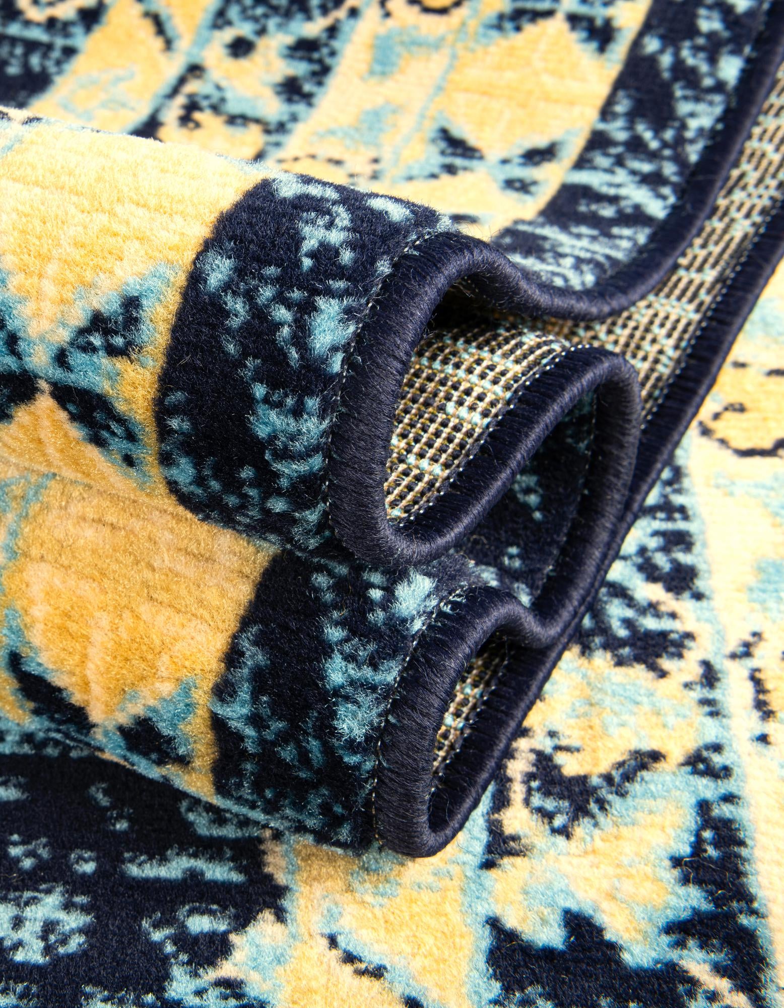7' 10 x 7' 10 Heriz Design Square Rug