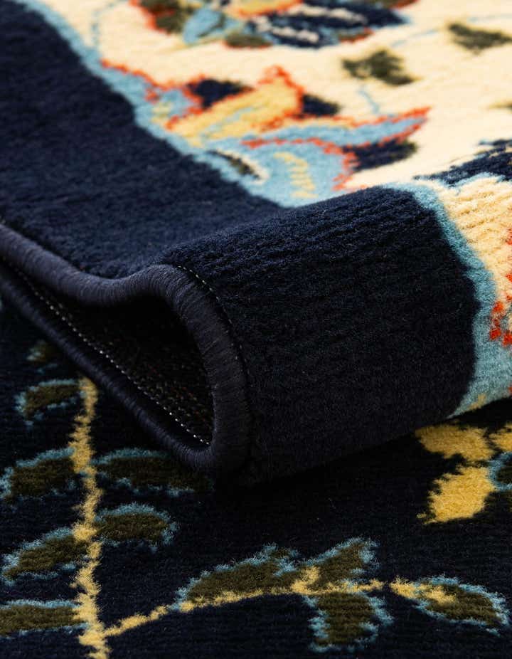 7' 10 x 7' 10 Isfahan Design Square Rug