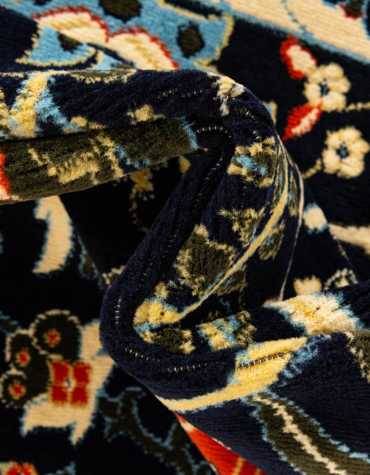 Detail image of 7' 10 x 7' 10 Isfahan Design Square Rug