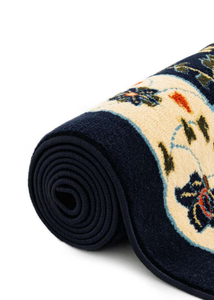 7' 10 x 7' 10 Isfahan Design Square Rug