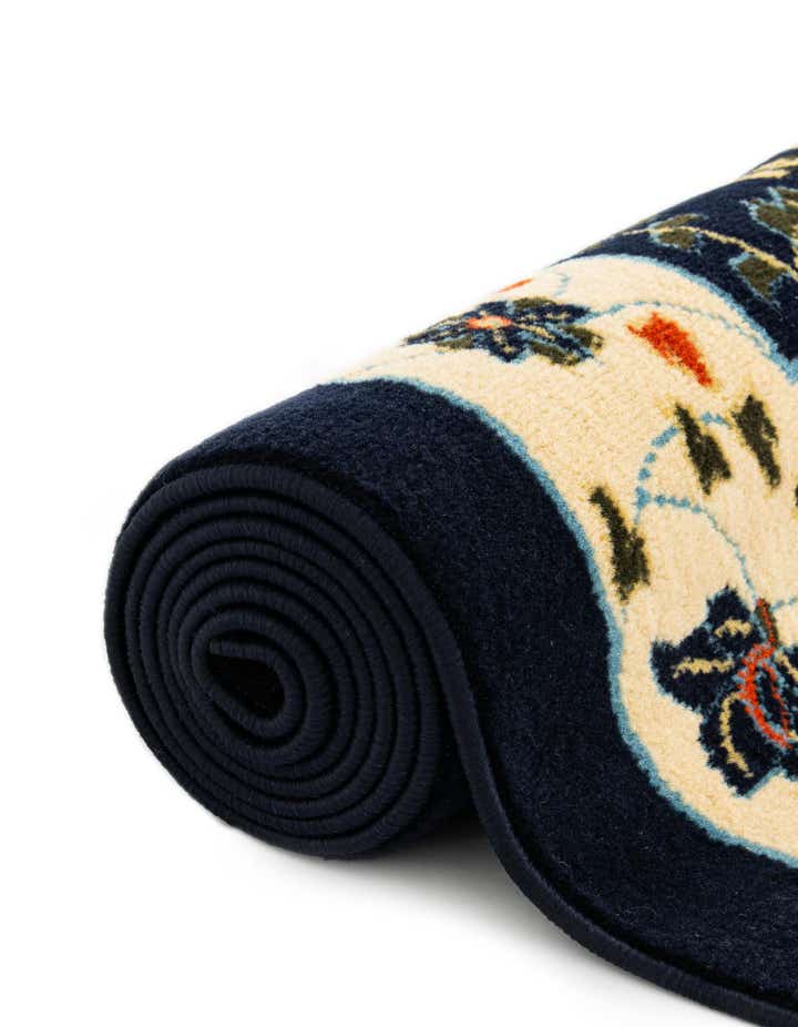 7' 10 x 7' 10 Isfahan Design Square Rug