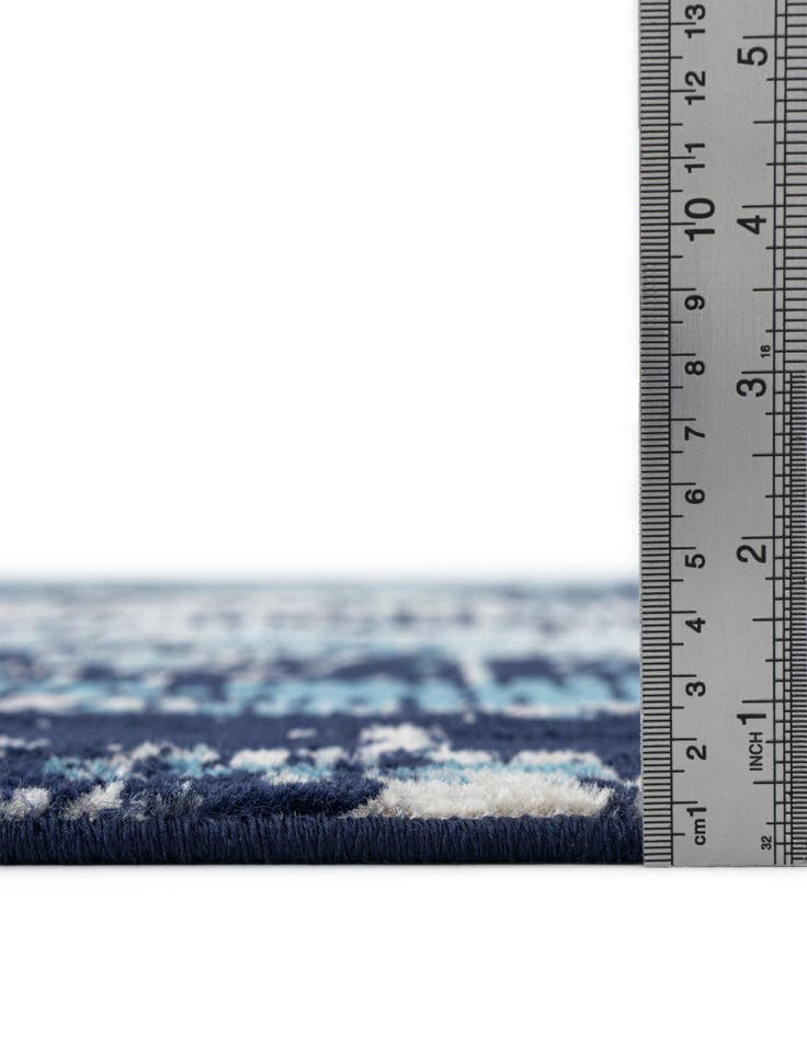Detail image of 7' 10 x 7' 10 Laguna Square Rug