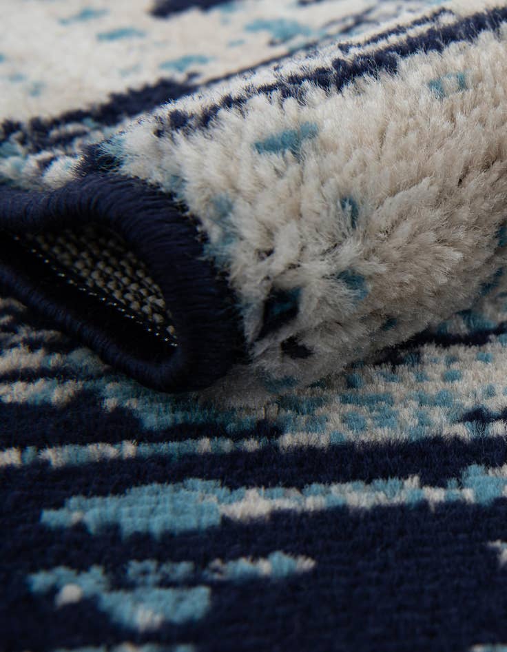 Detail image of 7' 10 x 7' 10 Laguna Square Rug