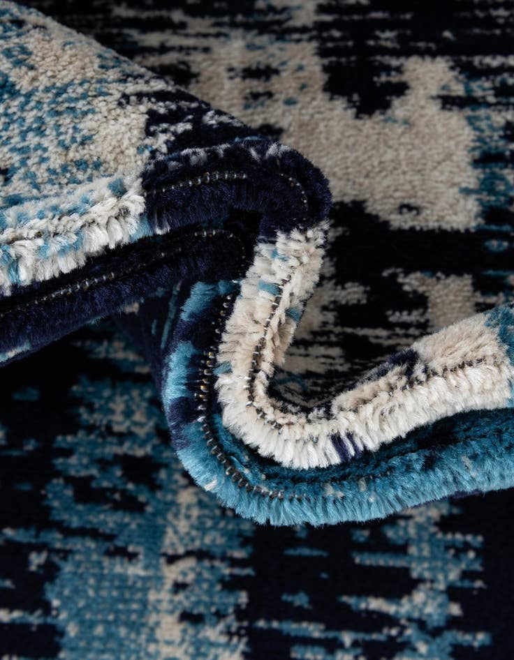 Detail image of 7' 10 x 7' 10 Laguna Square Rug