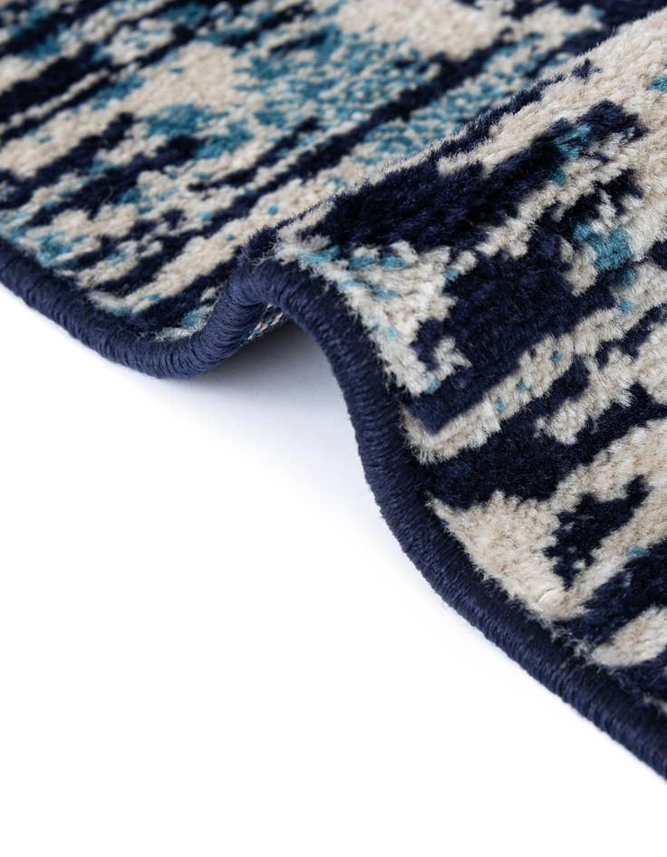 Detail image of 7' 10 x 7' 10 Laguna Square Rug