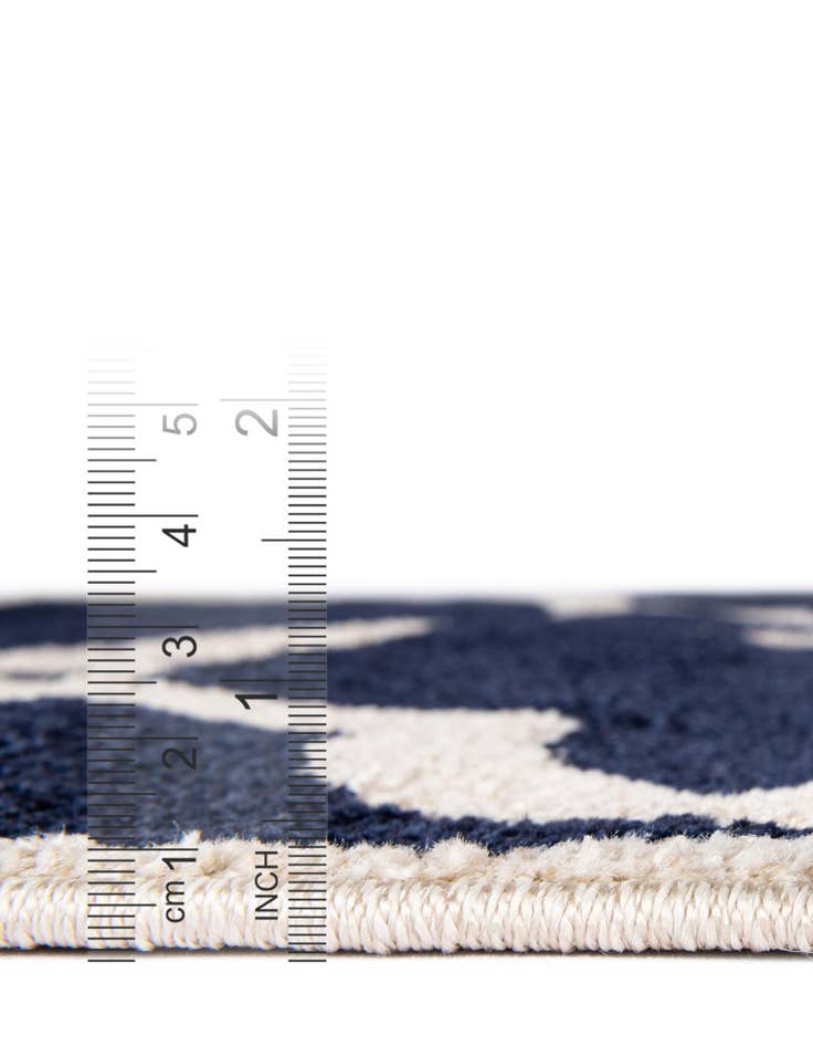 Detail image of 7' 10 x 7' 10 Lattice Square Rug