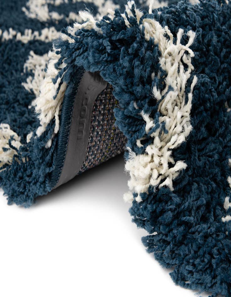 Detail image of 4' x 4' Lattice Shag Square Rug