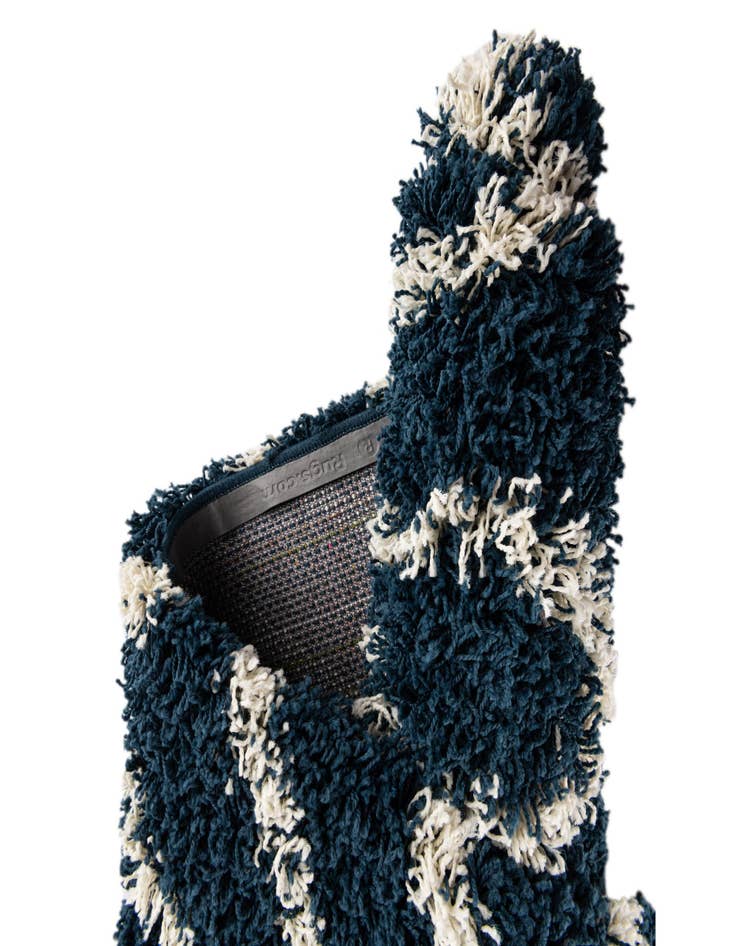 Detail image of 4' x 4' Lattice Shag Square Rug