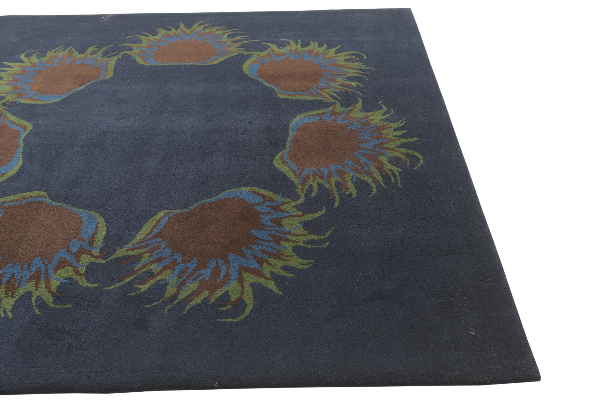 7' 6 x 7' 7 Luna Square Rug