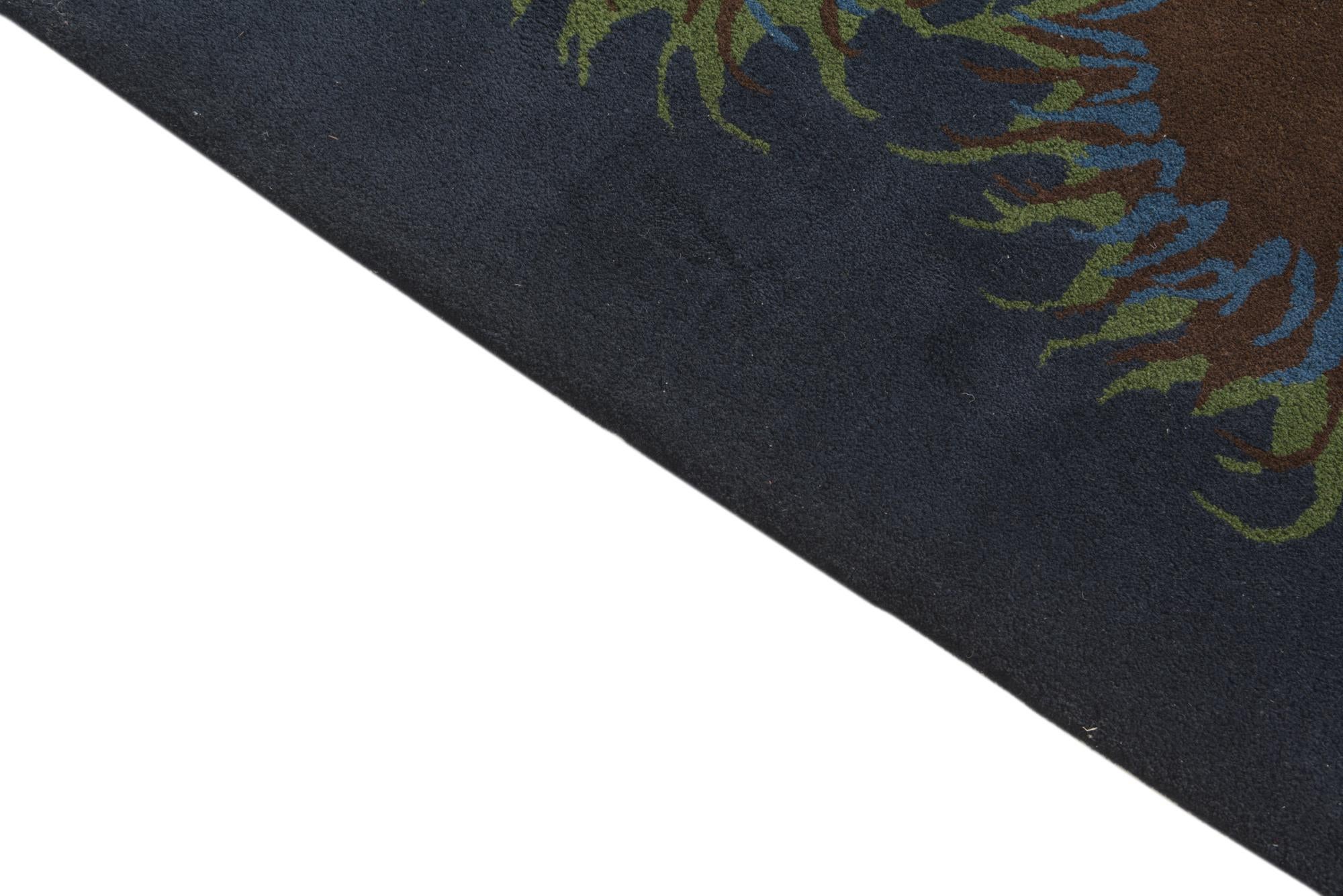 7' 6 x 7' 7 Luna Square Rug