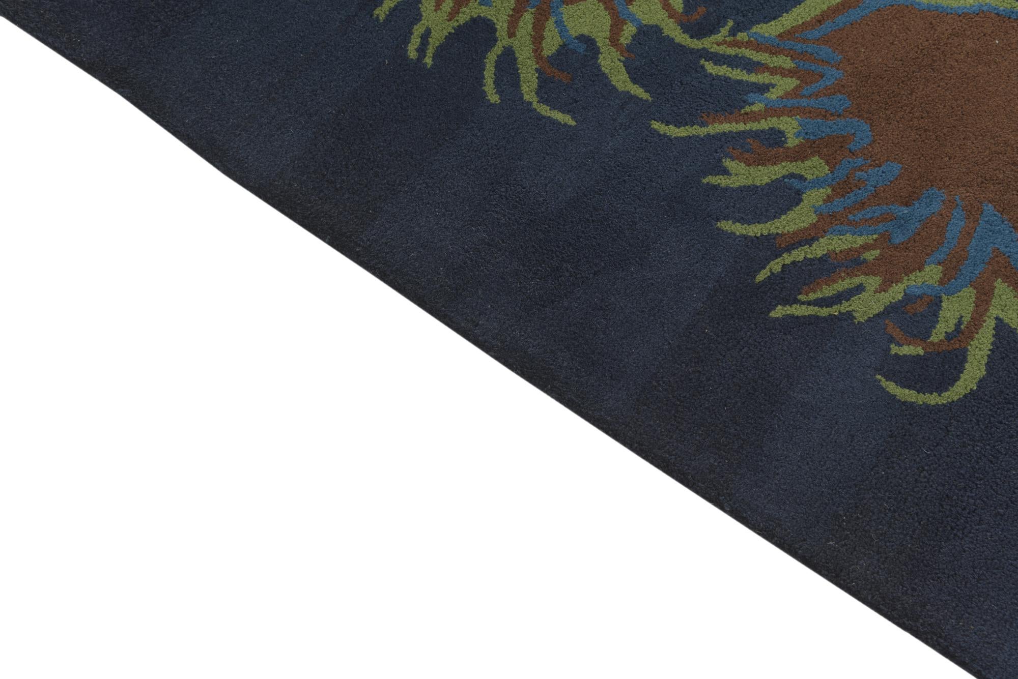 7' 5 x 7' 7 Luna Square Rug