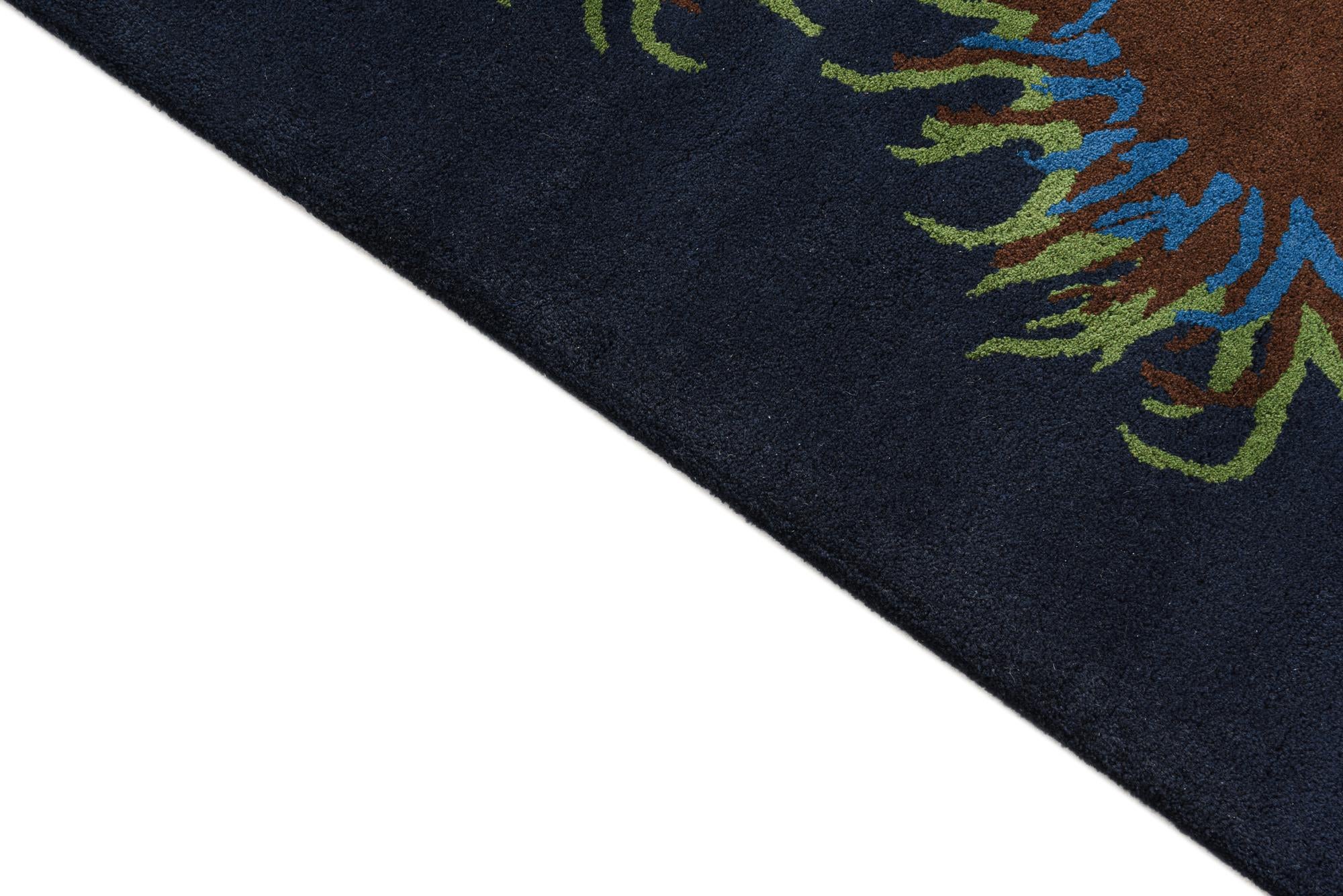 7' 6 x 7' 7 Luna Square Rug