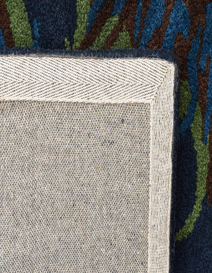 Detail image of 7' 7 x 7' 8 Luna Square Rug