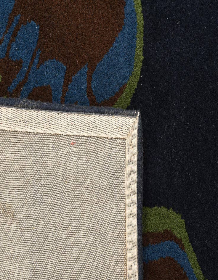 Detail image of 7' 6 x 7' 8 Luna Square Rug
