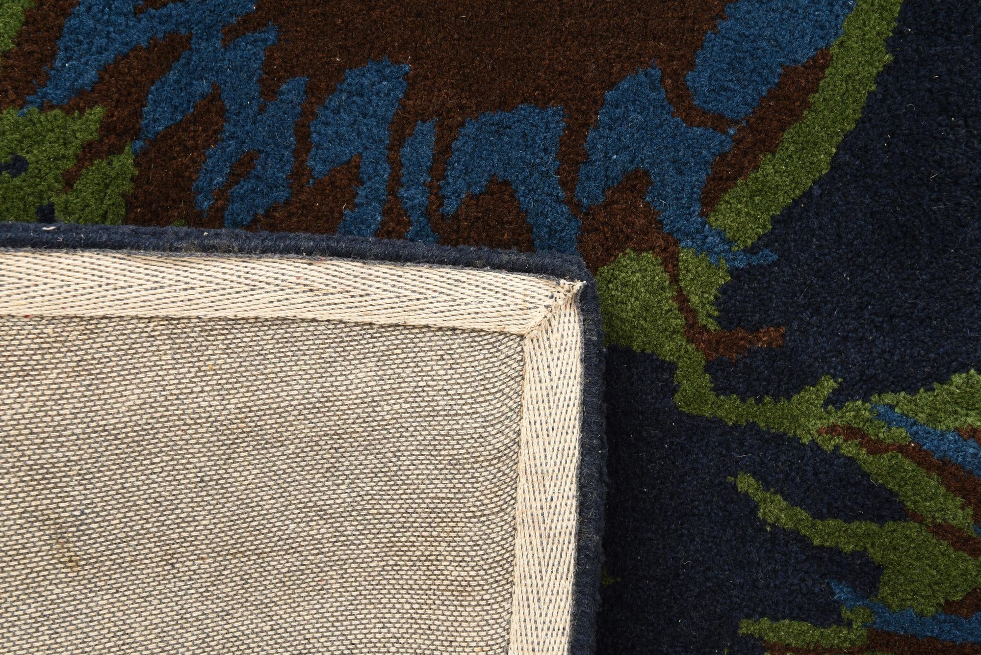 7' 6 x 7' 7 Luna Square Rug