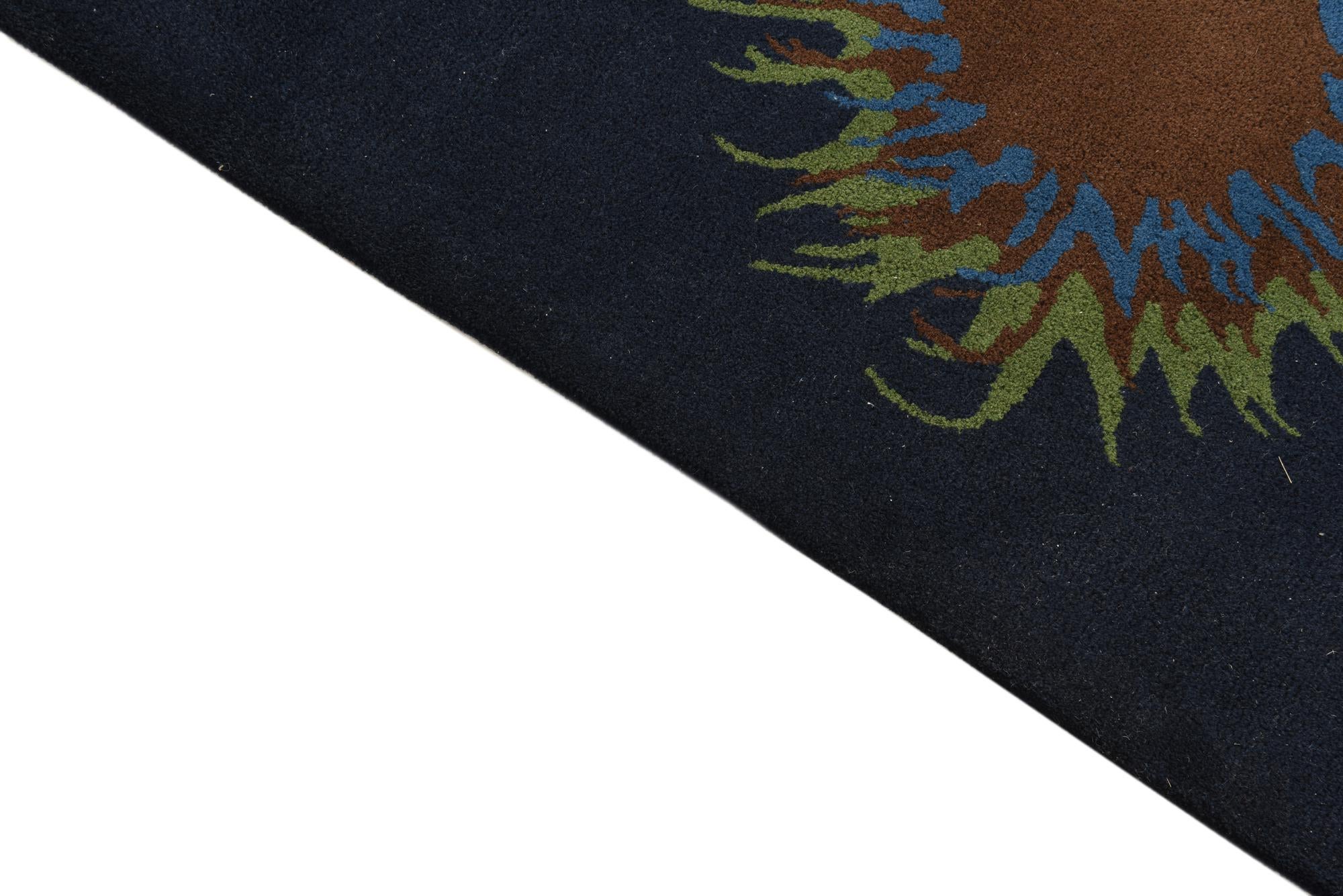 7' 6 x 7' 7 Luna Square Rug