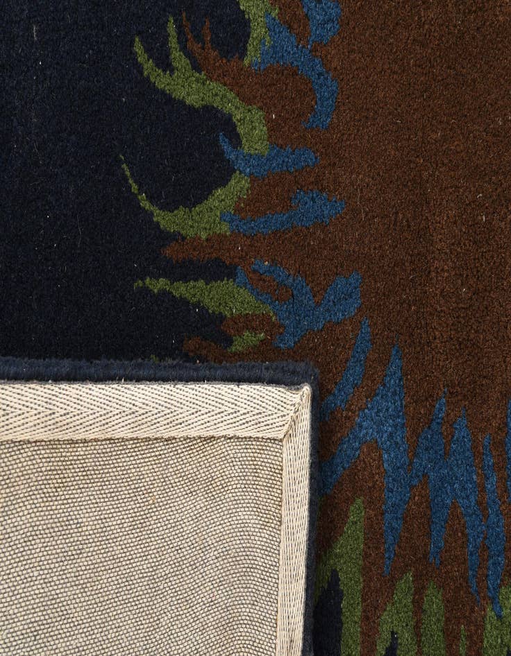 Detail image of 7' 6 x 7' 6 Luna Square Rug