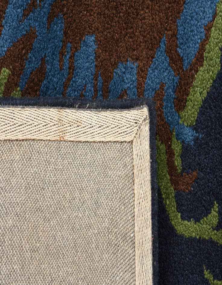 Detail image of 7' 6 x 7' 6 Luna Square Rug