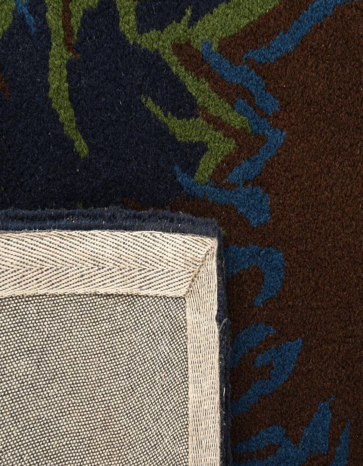 Detail image of 7' 6 x 7' 6 Luna Square Rug