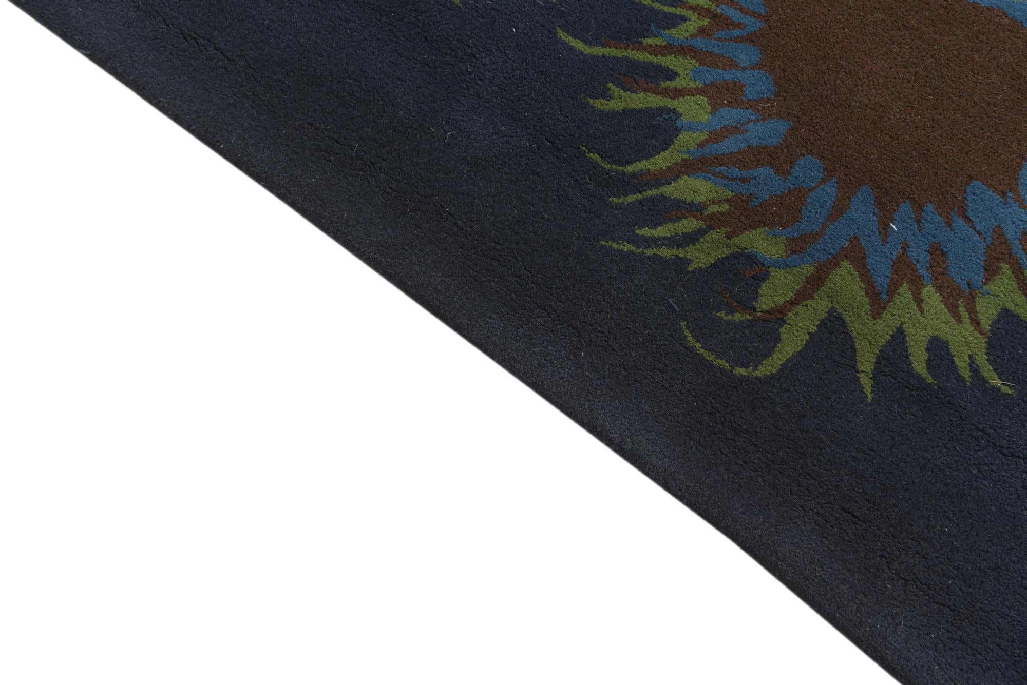 7' 5 x 7' 6 Luna Square Rug