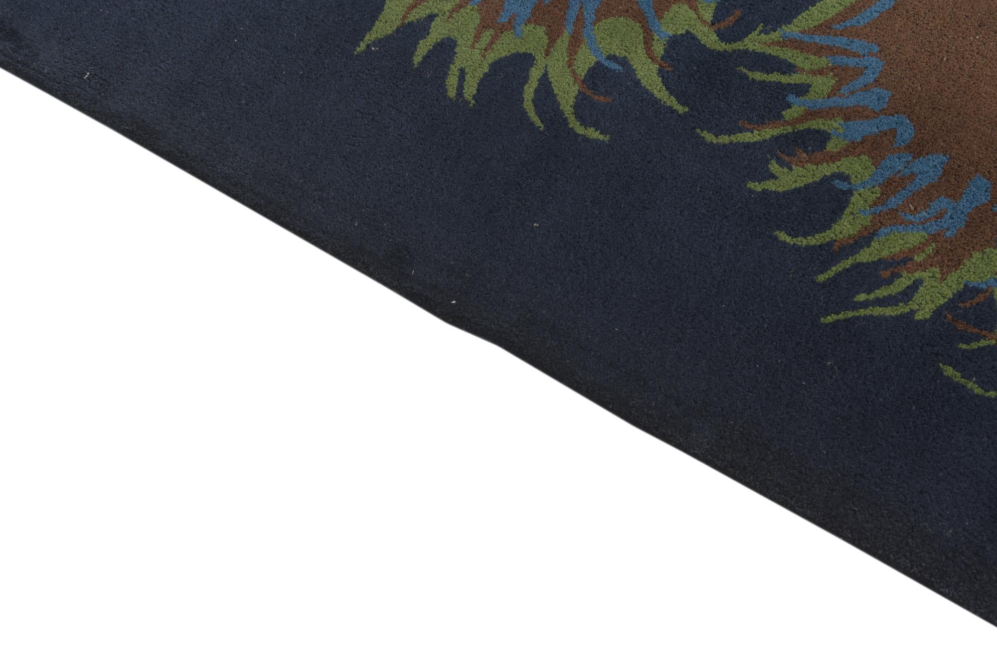 7' 6 x 7' 8 Luna Square Rug