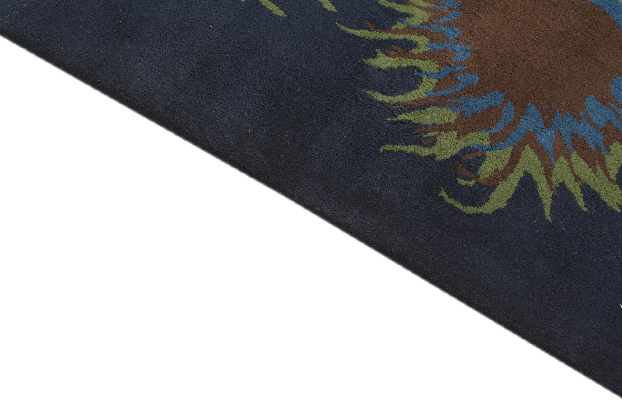 7' 6 x 7' 7 Luna Square Rug