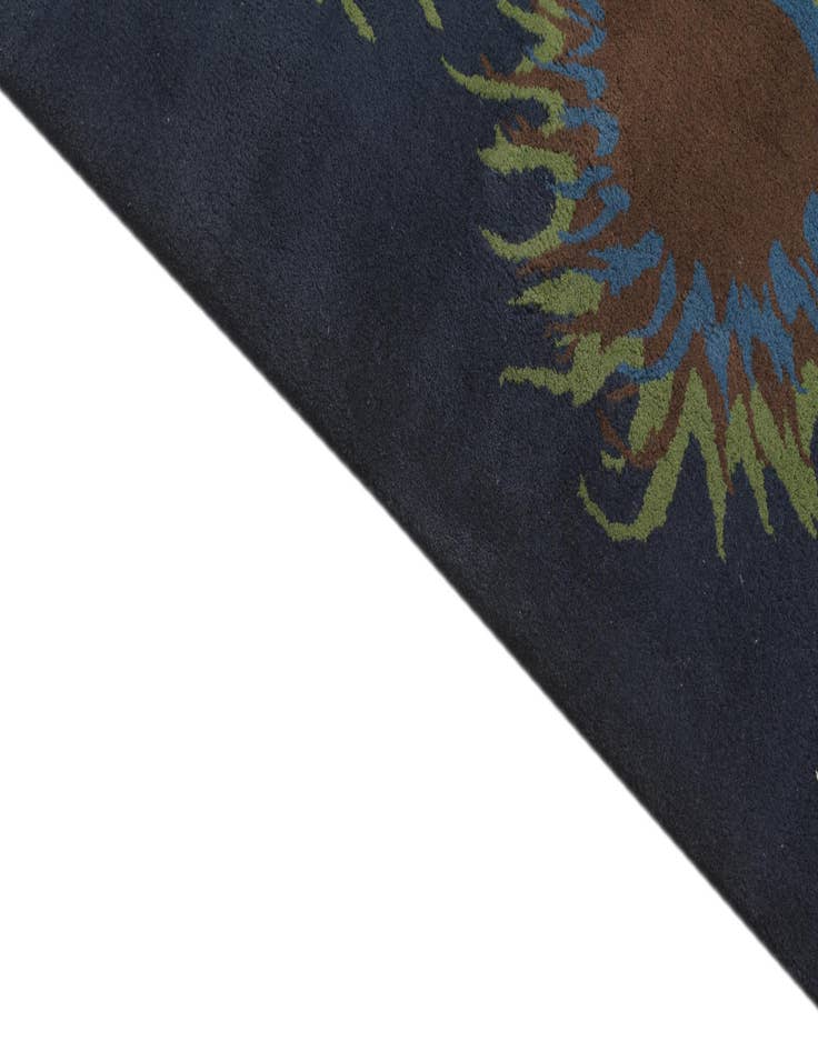 Detail image of 7' 6 x 7' 7 Luna Square Rug